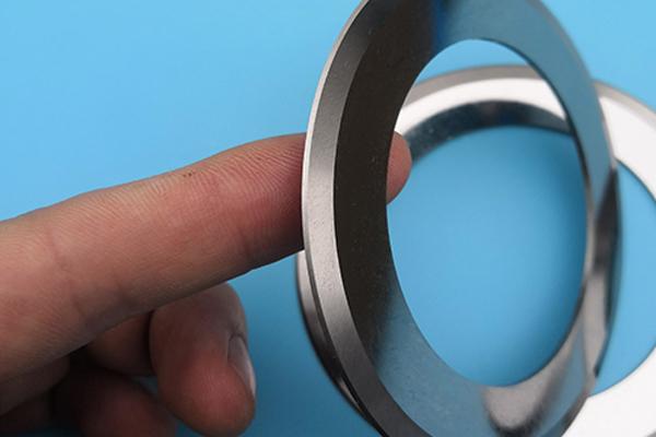 गोल उच्च परिशुद्धता रोटरी कटिंग ब्लेड पीवीसी एज ब्लेड रोटरी ब्लेड कटिंग मशीन पेपर पाइप चिपकने वाला टेप कटिंग मशीन ब्लेड 4