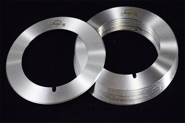 गोल उच्च परिशुद्धता रोटरी कटिंग ब्लेड पीवीसी एज ब्लेड रोटरी ब्लेड कटिंग मशीन पेपर पाइप चिपकने वाला टेप कटिंग मशीन ब्लेड 17