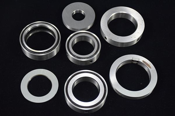 गोल उच्च परिशुद्धता रोटरी कटिंग ब्लेड पीवीसी एज ब्लेड रोटरी ब्लेड कटिंग मशीन पेपर पाइप चिपकने वाला टेप कटिंग मशीन ब्लेड 21