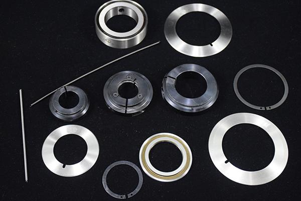 गोल उच्च परिशुद्धता रोटरी कटिंग ब्लेड पीवीसी एज ब्लेड रोटरी ब्लेड कटिंग मशीन पेपर पाइप चिपकने वाला टेप कटिंग मशीन ब्लेड 24